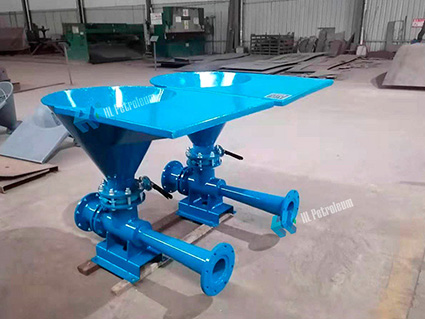 mixing hopper in a drilling rig